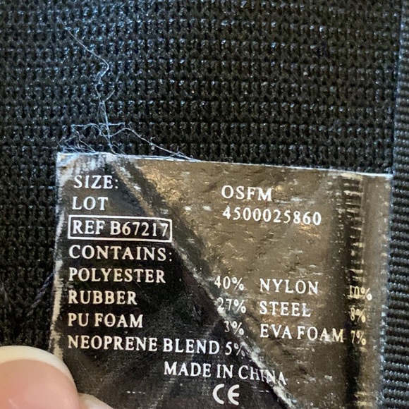 Mueller size L-XL  adjustable back support with two layers of adjustable Velcro. - Picture 7 of 10